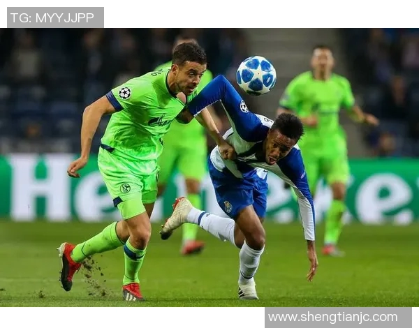 荷甲豪门阿姆斯特丹赫拉克雷斯力克德甲劲旅门兴格拉德巴赫，迎来巅峰对决的胜利