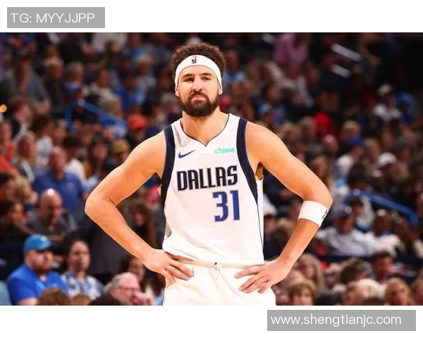 勇士主帅汤普森接受采访,畅谈赛季目标与团队士气 勇士主帅汤普森接受采访,畅谈赛季目标与团队士气